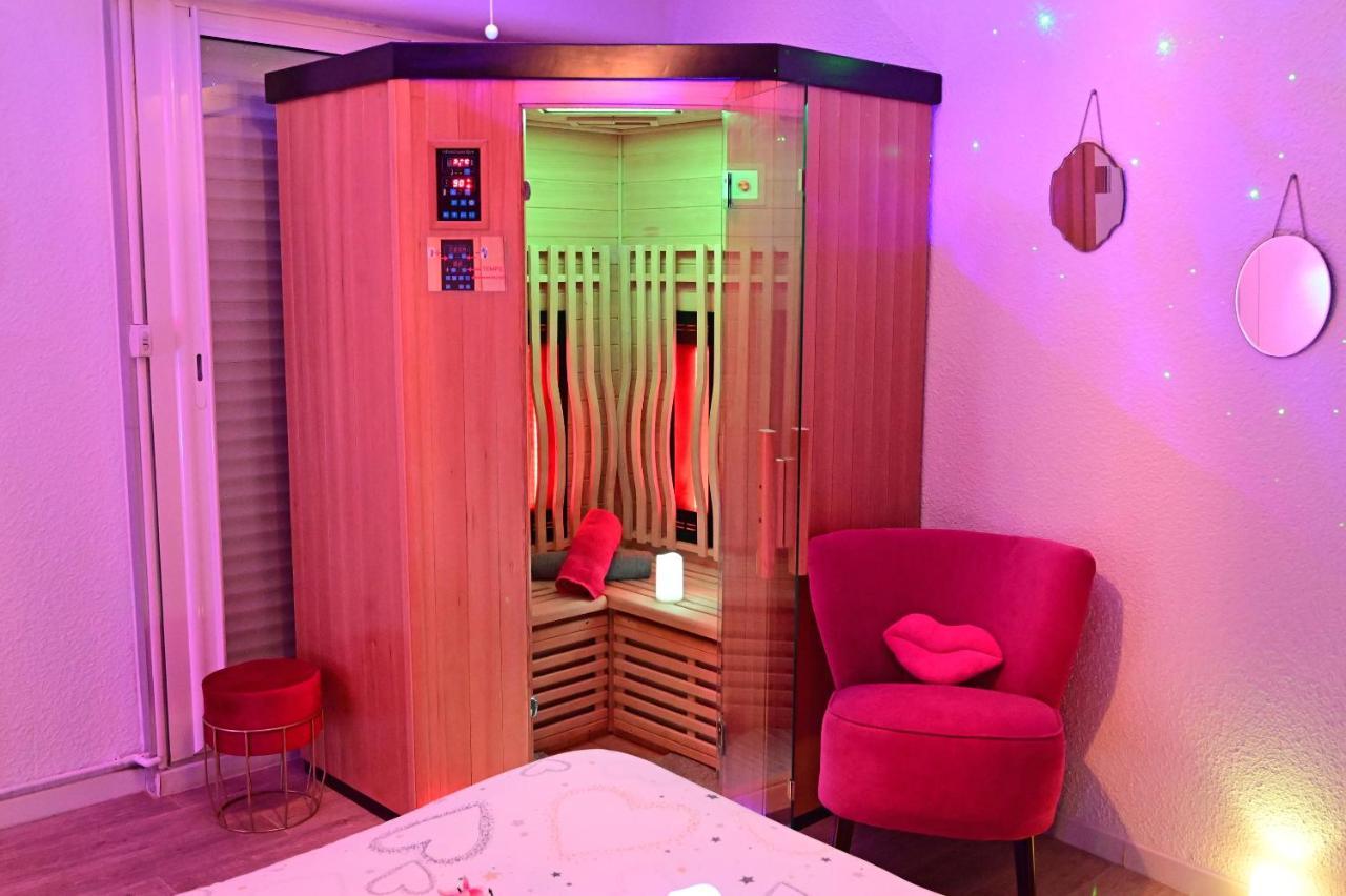 Luxe Sauna Privatif Et Grand Bain Jacuzzi A Deux A Biscarosse Plage Pour Nuit Romantique Avec Decoration Led Et Bougies 비스카로세 외부 사진