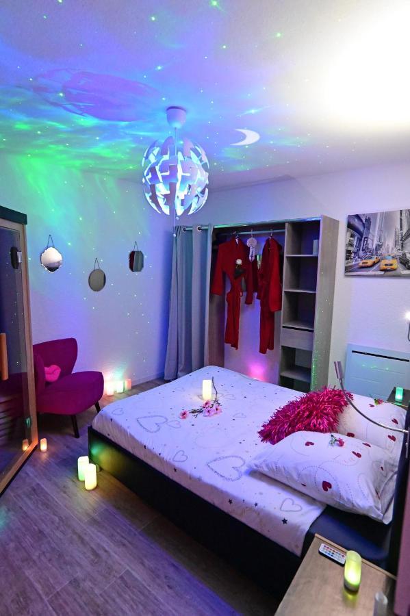 Luxe Sauna Privatif Et Grand Bain Jacuzzi A Deux A Biscarosse Plage Pour Nuit Romantique Avec Decoration Led Et Bougies 비스카로세 외부 사진