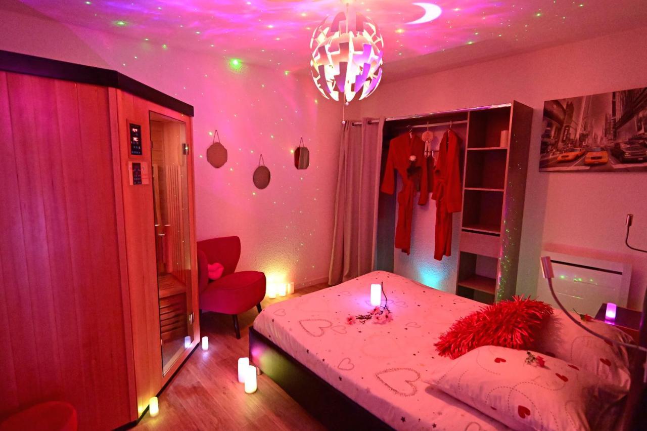 Luxe Sauna Privatif Et Grand Bain Jacuzzi A Deux A Biscarosse Plage Pour Nuit Romantique Avec Decoration Led Et Bougies 비스카로세 외부 사진